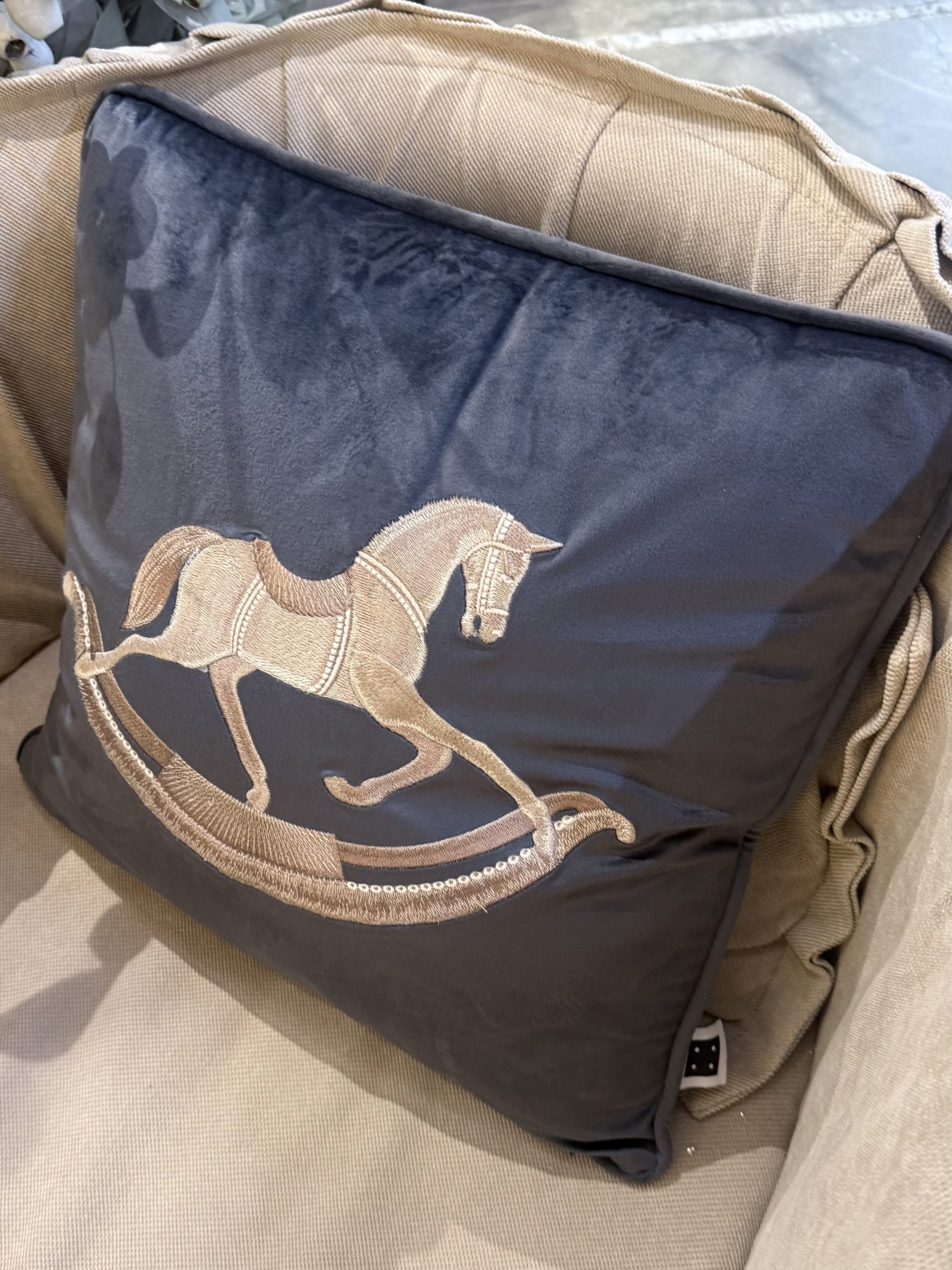 Подушка с вышивкой Лошадка, 50х50 см, текстиль, серый