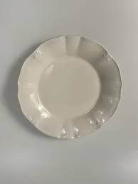 Тарелка мелкая 18 см. с волнистым краем