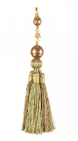 Золотисто-зеленая подвеска с бусинами и кисточками 19 см