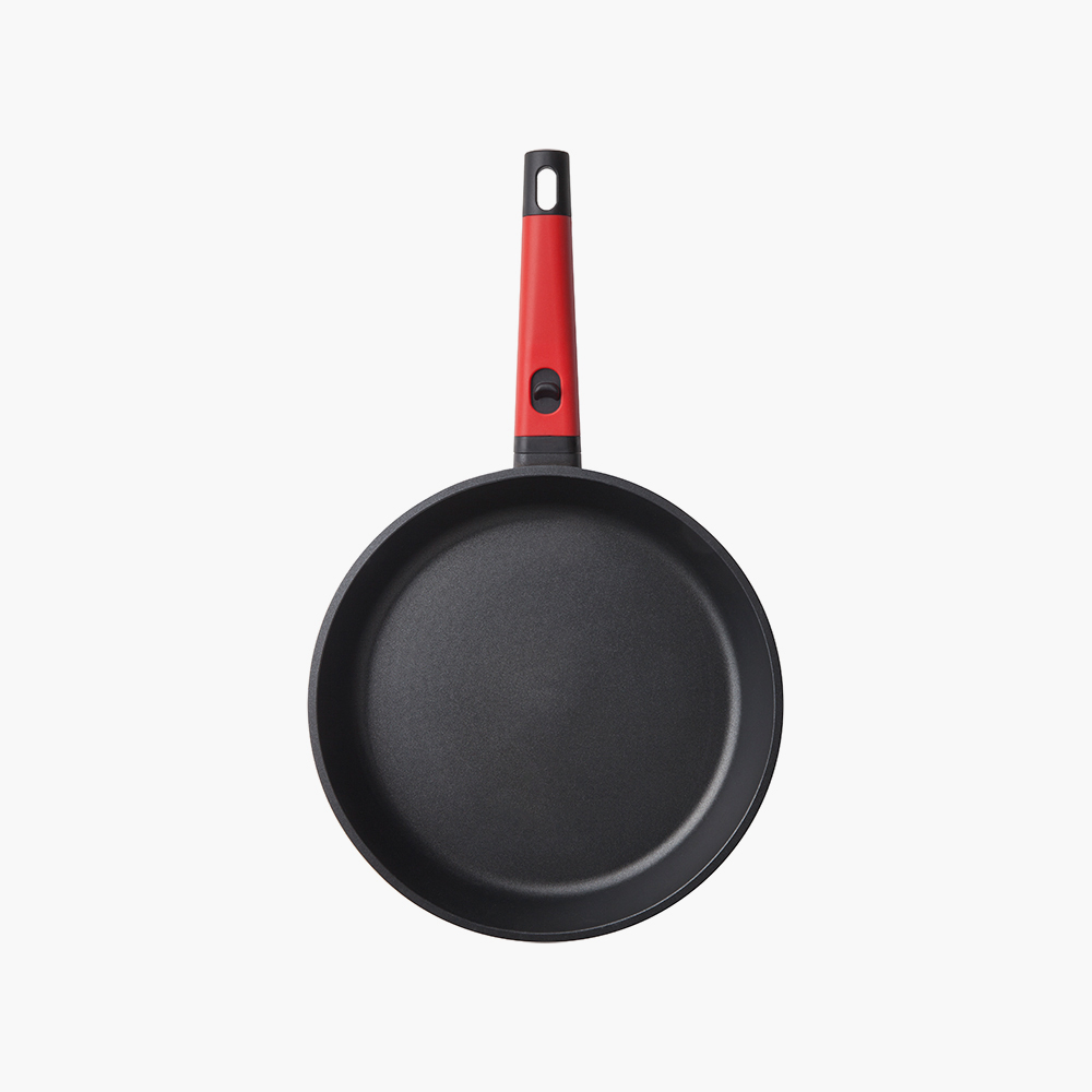 Сковорода с антипригарным покрытием, 24 см GUSTA