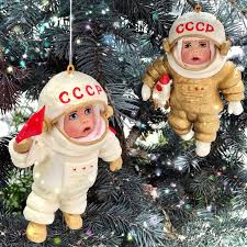 Игрушка елочная Мальчик-космонавт